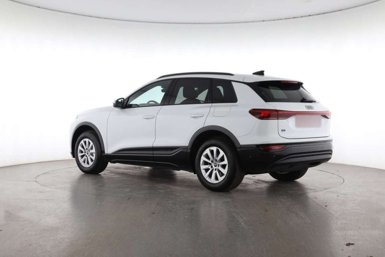 Audi Q6 e-tron 252 ch - photo 2