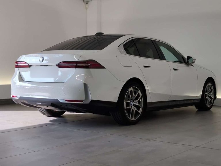 BMW i5 eDrive40 - photo 2