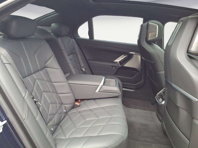 BMW i7 eDrive50 - photo 12