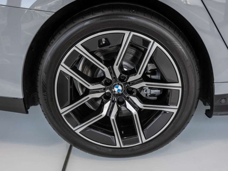 BMW i7 xDrive60 M Sport - photo 12