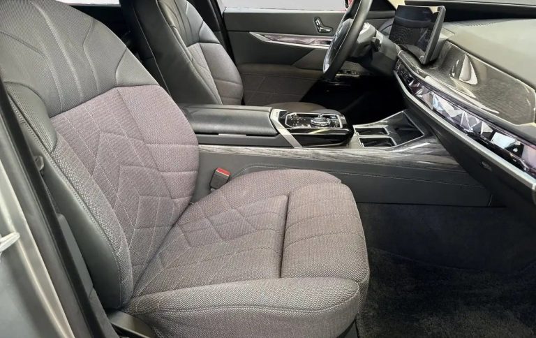 BMW i7 eDrive50 - photo 7