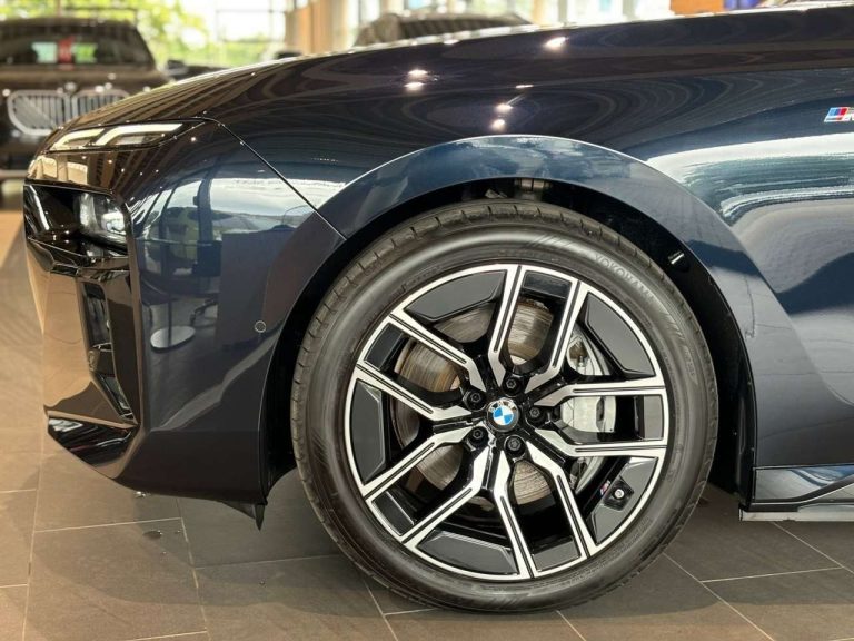 BMW i7 xDrive60 M Sport - photo 8