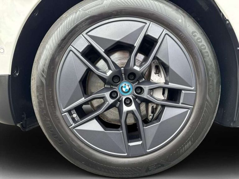 BMW iX xDrive40 - photo 10