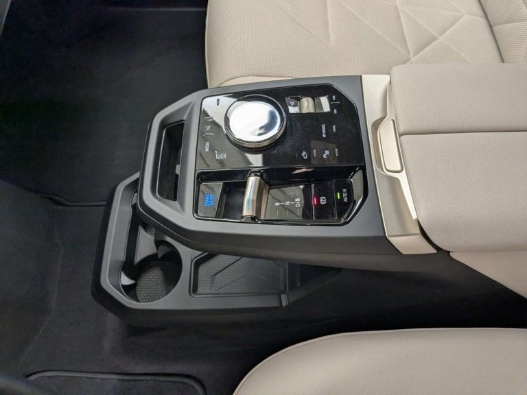 BMW iX xDrive40 - photo 9