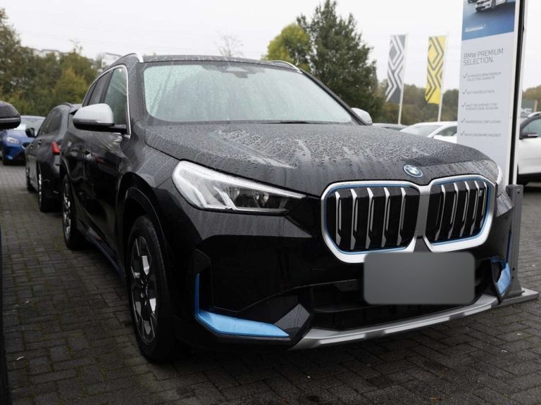 BMW iX1 xDrive30 xLine