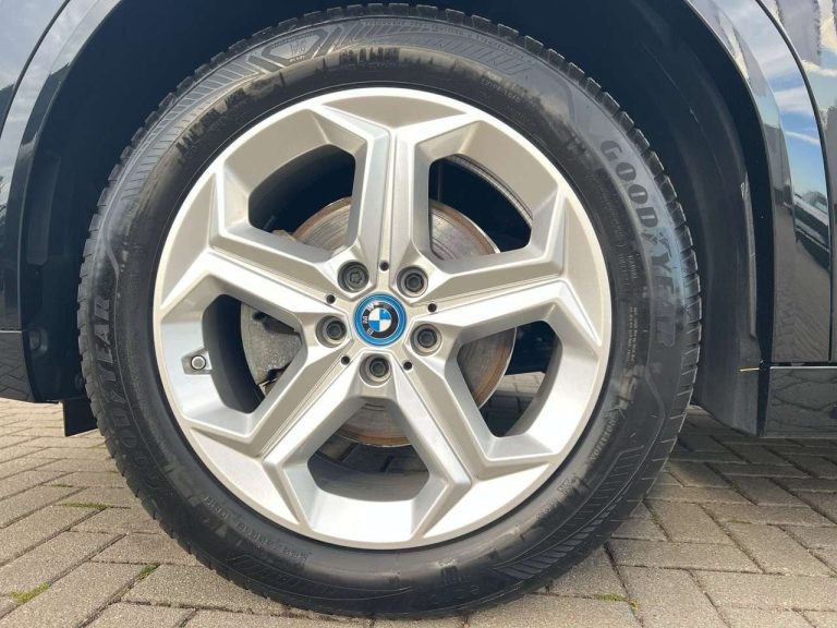 BMW iX2 eDrive20 M Sport - photo 9