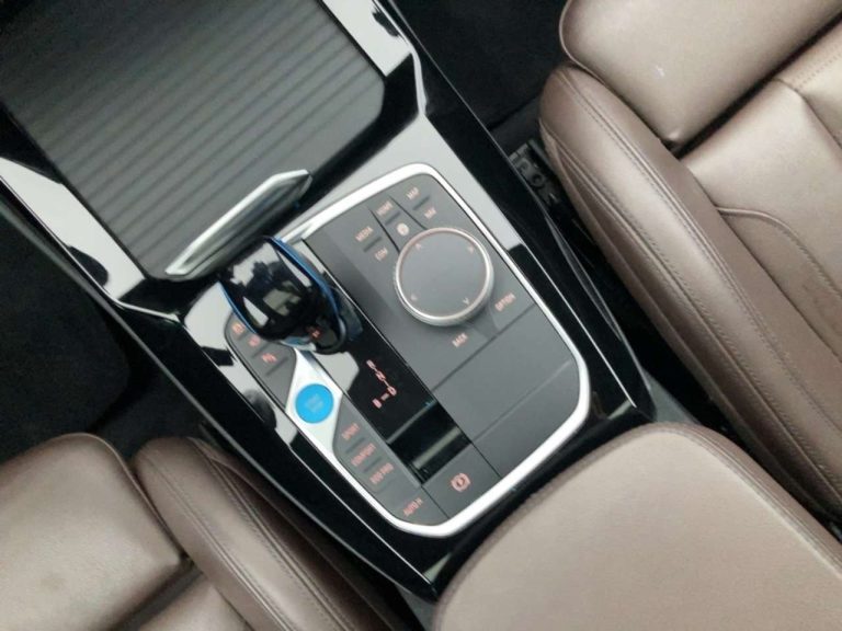 BMW iX3 Impressive - photo 10