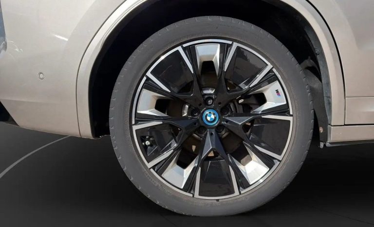 BMW iX3 M Sport - photo 11
