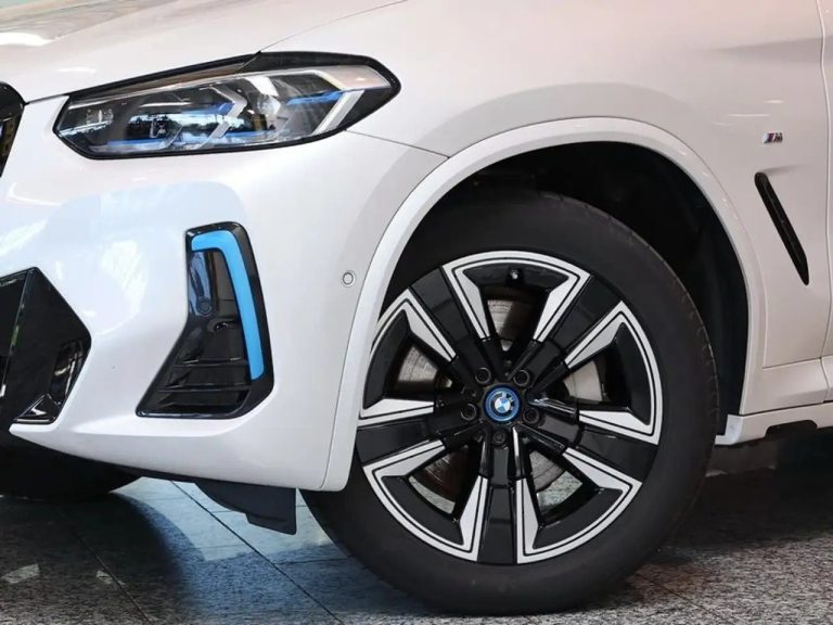 BMW iX3 M Sport - photo 14