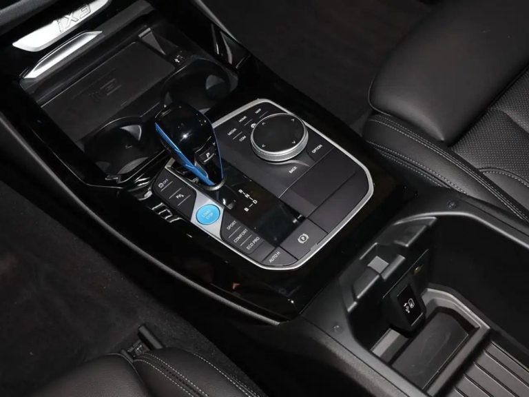 BMW iX3 M Sport - photo 8