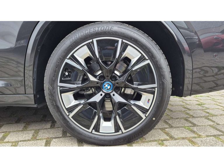 BMW iX3 M Sport - photo 10