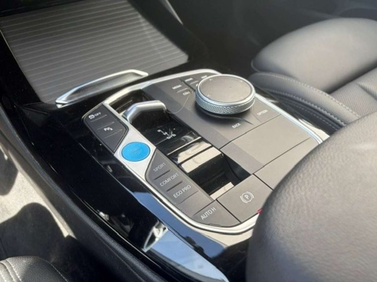BMW iX3 M Sport - photo 12
