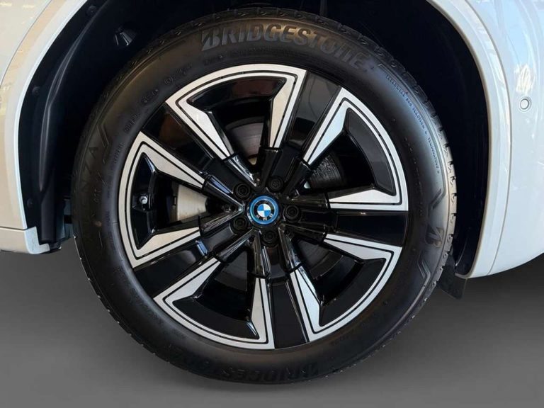 BMW iX3 Inspiring - photo 9