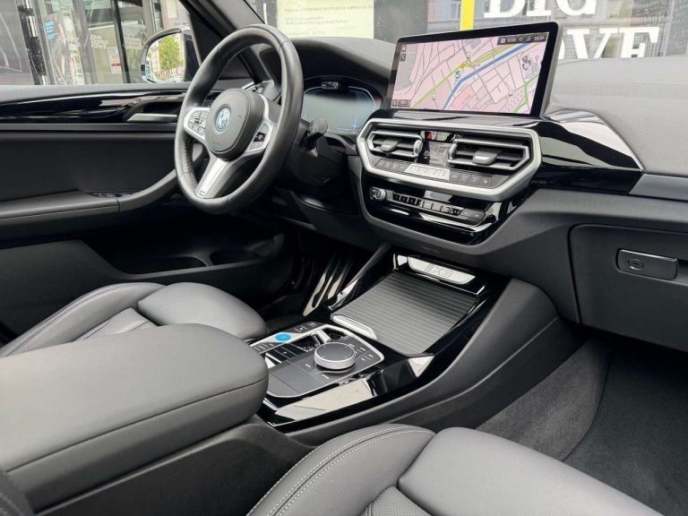BMW iX3 M Sport - photo 11