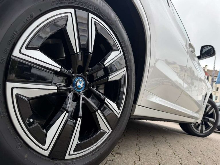 BMW iX3 M Sport - photo 12