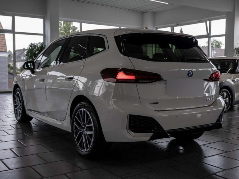 BMW Série 2 Active Tourer 225e xDrive M Sport - photo 2