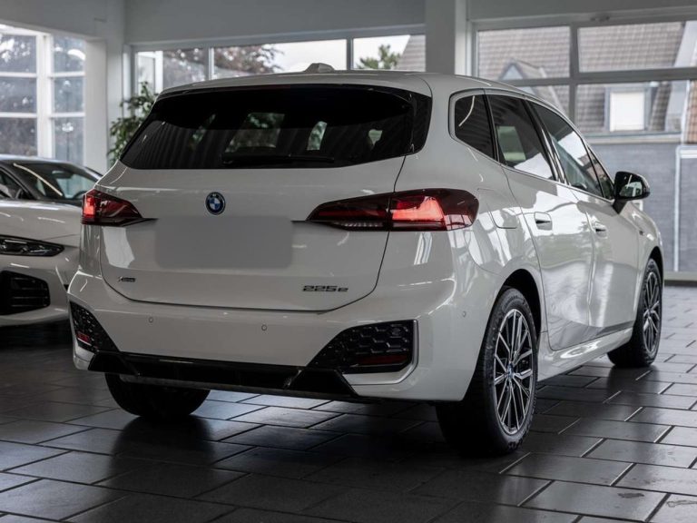 BMW Série 2 Active Tourer 225e xDrive M Sport - photo 3