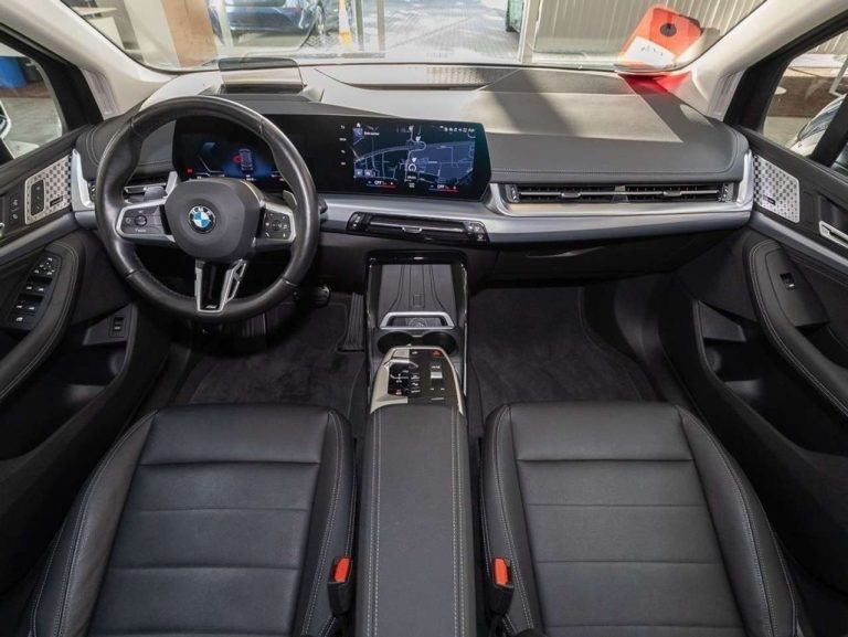 BMW Série 2 Active Tourer 218d Luxury Line - photo 6