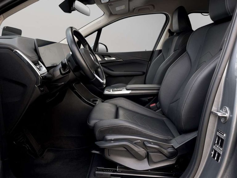 BMW Série 2 Active Tourer 220i Luxury Line - photo 8