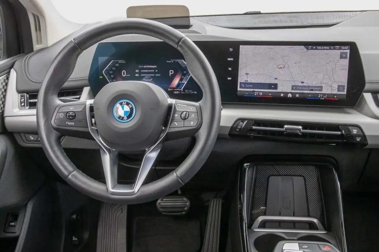 BMW Série 2 Active Tourer 230e xDrive - photo 12