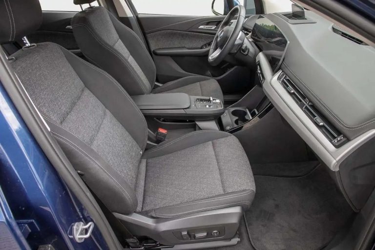 BMW Série 2 Active Tourer 230e xDrive - photo 3