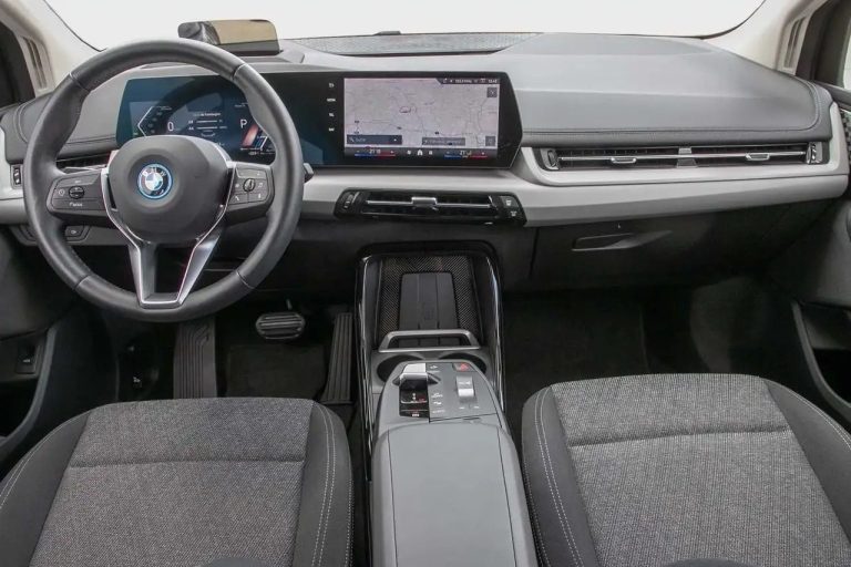 BMW Série 2 Active Tourer 230e xDrive - photo 4
