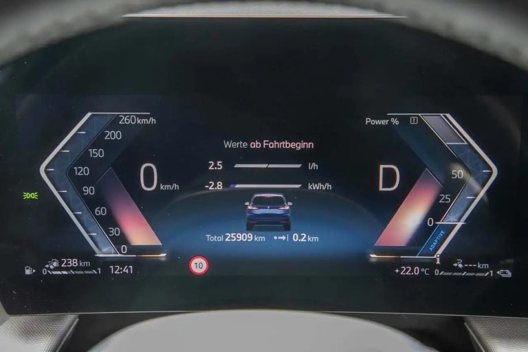 BMW Série 2 Active Tourer 230e xDrive - photo 6