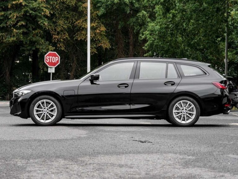 BMW Série 3 330e Touring - photo 3
