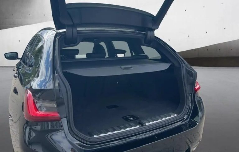 BMW Série 3 320i Touring M Sport - photo 6
