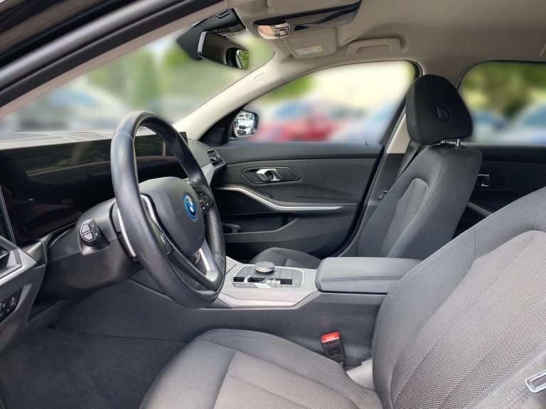 BMW Série 3 330e Touring - photo 6