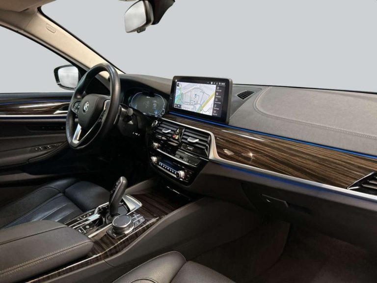 BMW Série 5 530e xDrive Touring Luxury Line - photo 12