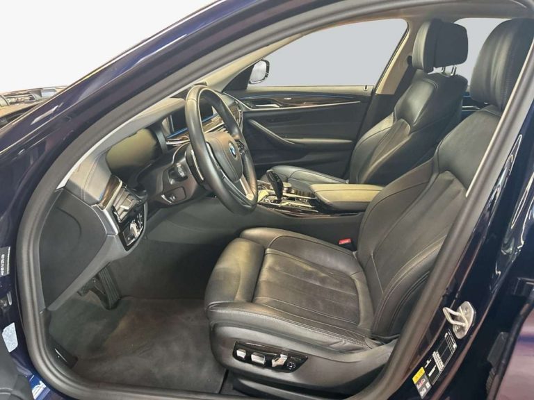BMW Série 5 530e xDrive Touring Luxury Line - photo 9