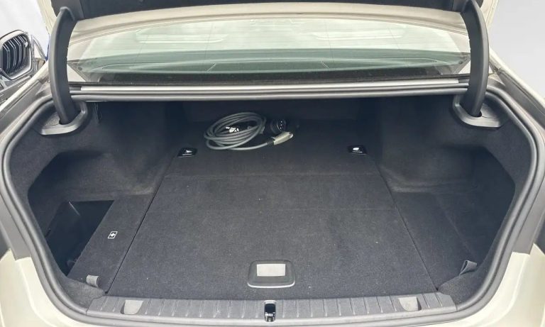 BMW Série 7 745e M Sport - photo 12