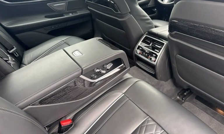 BMW Série 7 745e M Sport - photo 13