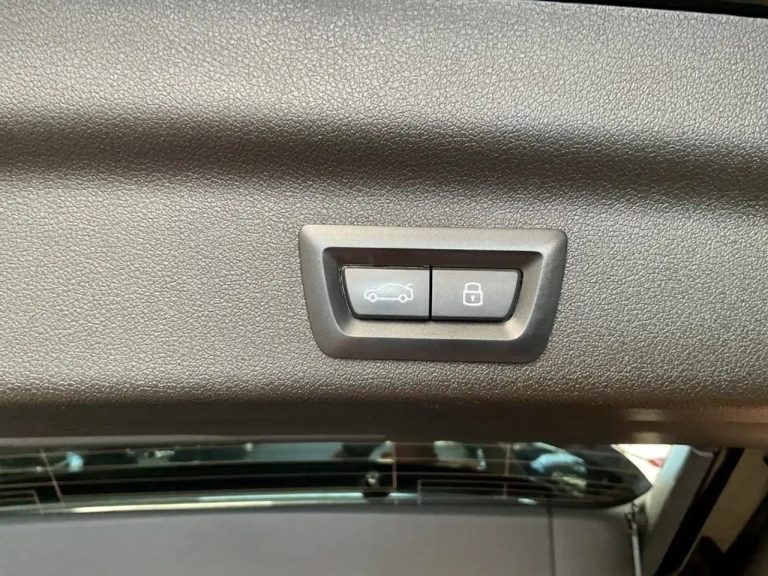 BMW X1 sDrive20i - photo 12
