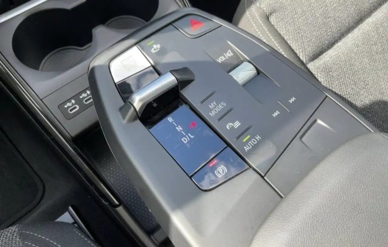 BMW X1 sDrive18i - photo 18