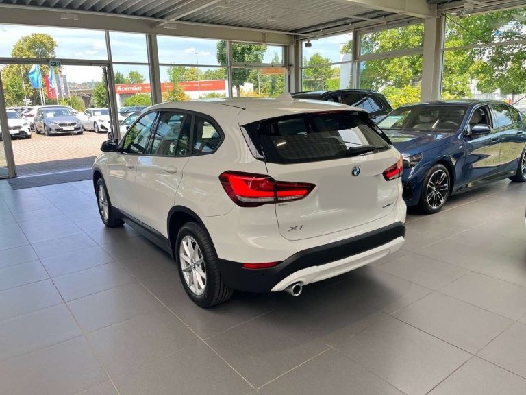 BMW X1 sDrive18i Advantage - photo 2