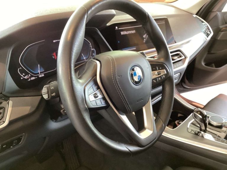 BMW X5 xDrive45e - photo 13