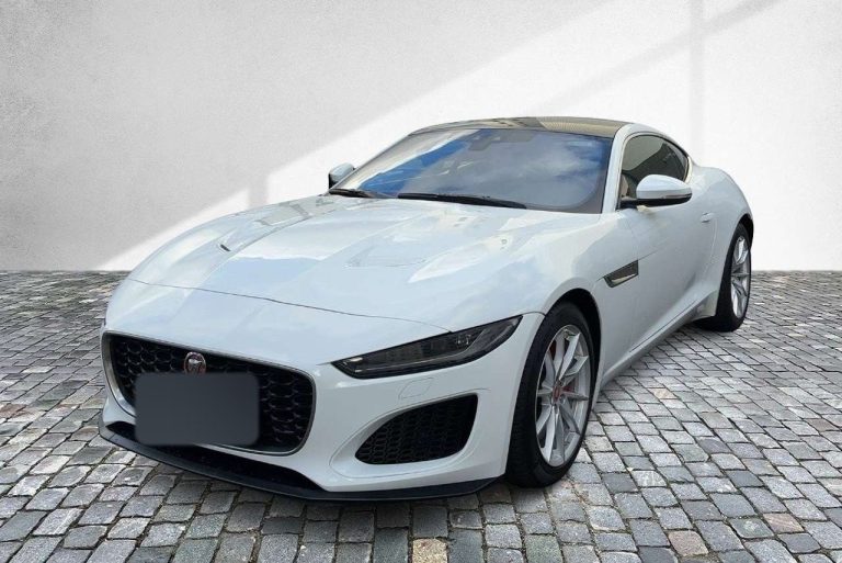 Jaguar F-Type Coupé P300