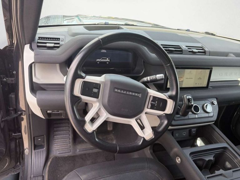 Land Rover Defender 110 D300 X-Dynamic SE - photo 8