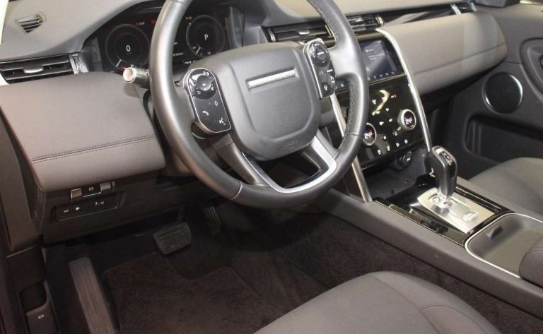 Land Rover Discovery Sport P300e - photo 11