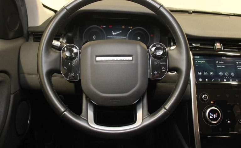Land Rover Discovery Sport P300e - photo 12