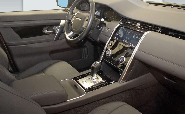 Land Rover Discovery Sport P300e - photo 4