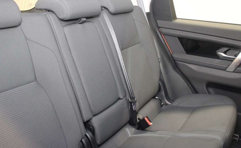 Land Rover Discovery Sport P300e - photo 8
