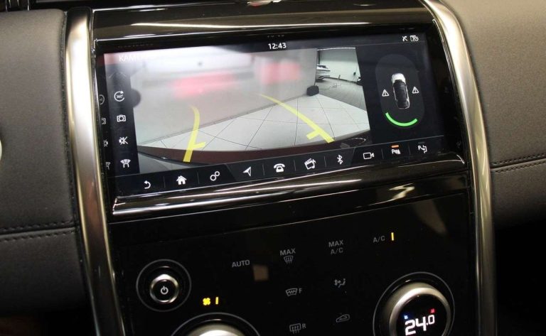 Land Rover Discovery Sport P300e - photo 9