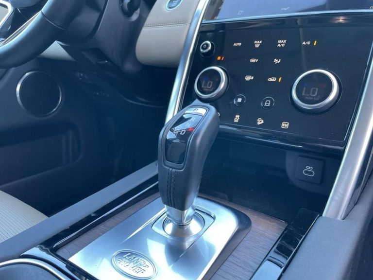 Land Rover Discovery Sport P300e S - photo 11