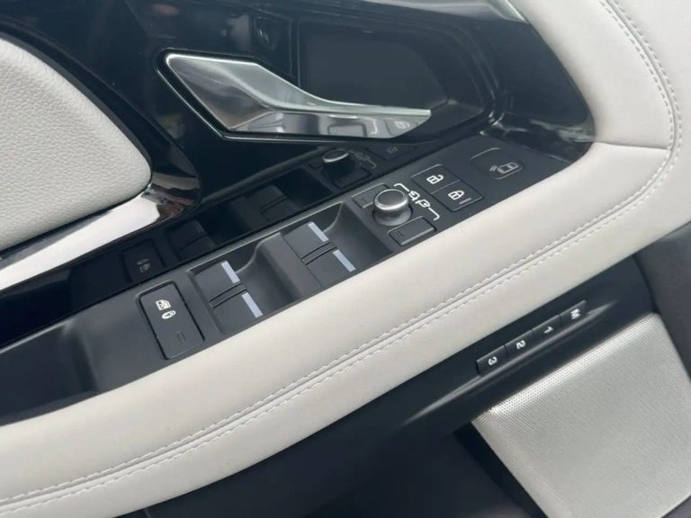 Land Rover Range Rover Evoque P300e SE - photo 15