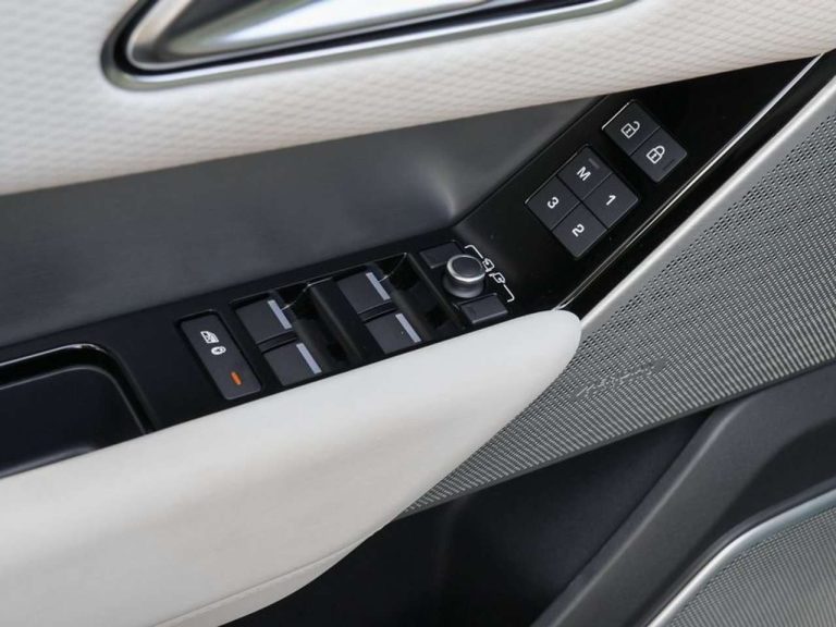 Land Rover Range Rover Velar P400e S - photo 14