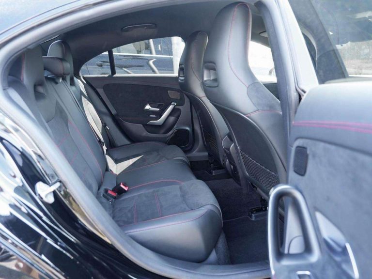 Mercedes-Benz CLA 250 e Coupé AMG Line Night - photo 11