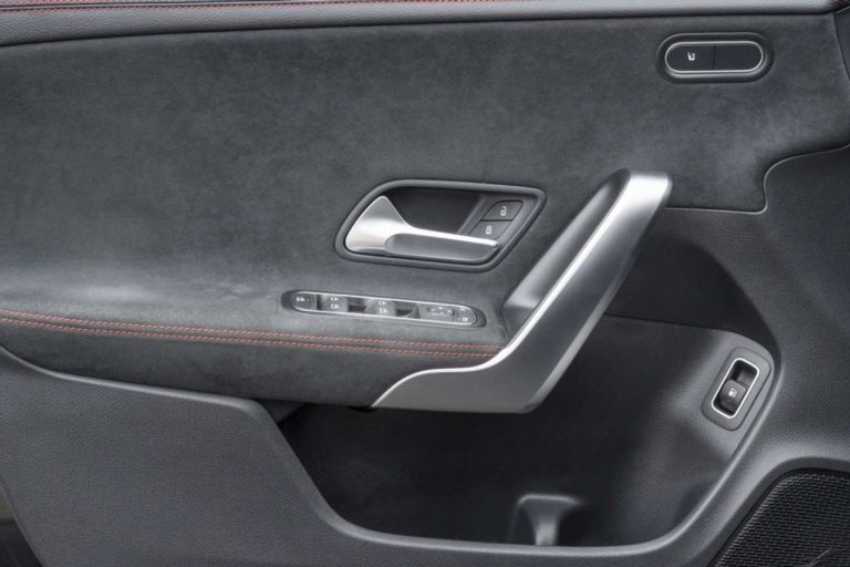 Mercedes-Benz CLA 250 e Shooting Brake AMG Line - photo 11